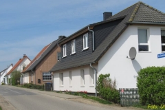 Ehemalige Katen- und Häuslerreihe an der Straße aus Richtung Reddelich.