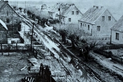 So sah die Dorfstraße um 1960 aus.
